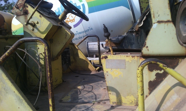 ขายด่วนรถบดSAKAI-SV500Dสั่นสเทือน2เพลามีทะเบืยน10ตัน