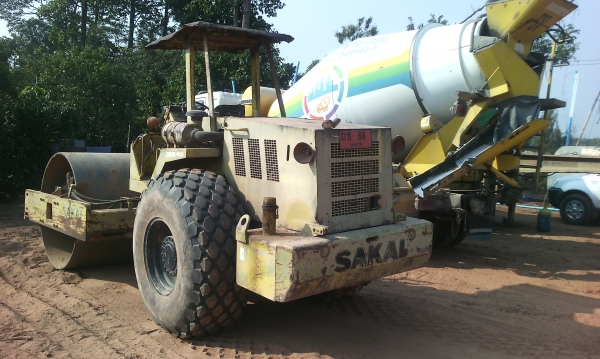 ขายด่วนรถบดSAKAI-SV500Dสั่นสเทือน2เพลามีทะเบืยน10ตัน