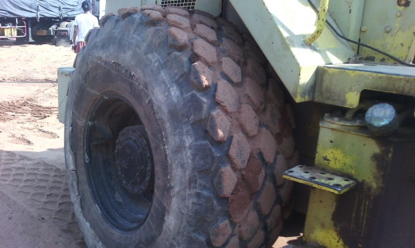 ขายด่วนรถบดSAKAI-SV500Dสั่นสเทือน2เพลามีทะเบืยน10ตัน