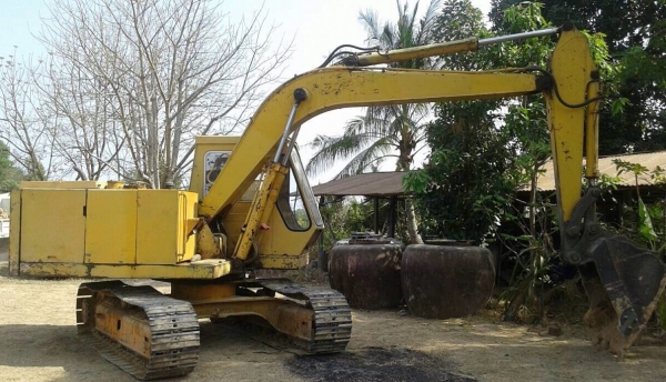 KOMATSU PC 100-2 รถบอดี้สวยเดิมดีมากครับ เครื่องเดิมปั๊มเดิมทำงานคล่องตัวดีมากครับ ภายในสะอาดไม่มีเลอะอุปกรณ์ภายในอยู่ครบครัน ภายนอกบูมอาร์มสวย ช่วงล่างเอวแน่นดี เฟรมไม่มีผุไม่มีดาม โรลเลอร์โซ่บูทรวมทั้งใบแทรกใช้งานได้ดีประมาณ 60\% ตัวเดิน HY-DASH เดินได้ด