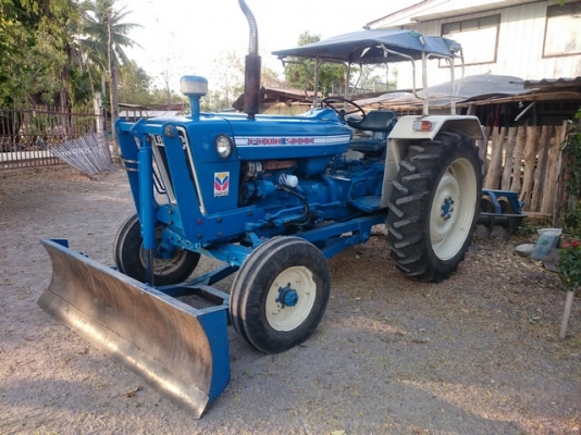 ขายรถไถ FORD 5000 พร้อม ผานดันหน้า + ผาน 3 และ เครื่องคีบอ้อย ของ KT