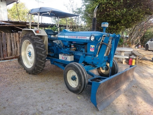 ขายรถไถ FORD 5000 พร้อม ผานดันหน้า + ผาน 3 และ เครื่องคีบอ้อย ของ KT