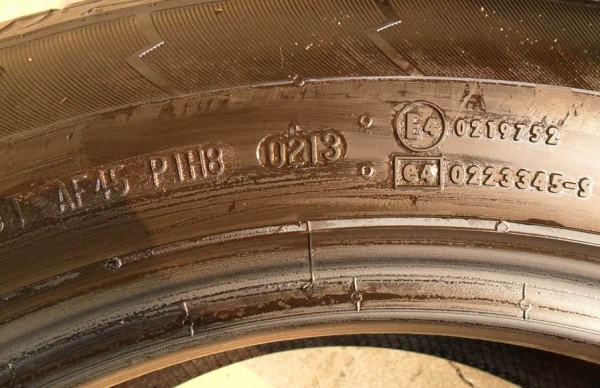 ยางขอบ18 คอนติเนนทอล235-60 R18ลงพื้นกลางปี13(4เส้น2,600บ) ยางขอบ18 คอนติเนนทอล235-60 R18ลงพื้นกลางปี13(4เส้น2,600บ)