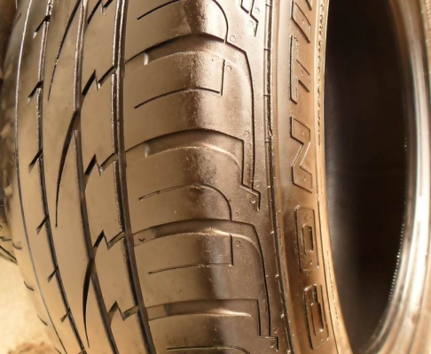 ยางขอบ18 คอนติเนนทอล235-60 R18ลงพื้นกลางปี13(4เส้น2,600บ) ยางขอบ18 คอนติเนนทอล235-60 R18ลงพื้นกลางปี13(4เส้น2,600บ)