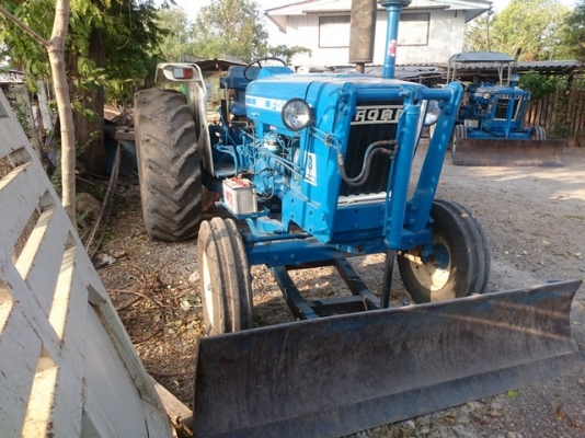 ขายรถไถ FORD 6600 พร้อม ผานดันหน้า + ผาน 3 สภาพพร้อมใช้