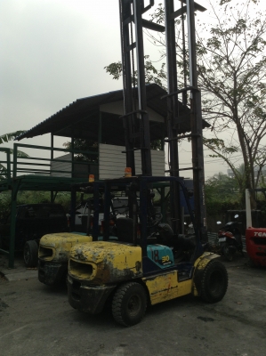 +++ ขายโฟล์คลิฟท์  KOMATSU  FD30-12  ขนาด 3  ตัน  เครื่องยนต์ดีเซล  เสา 6 เมตร  2 ท่อน  เกียร์ออโตเมติค   ล้อหน้าคู่ ครับ