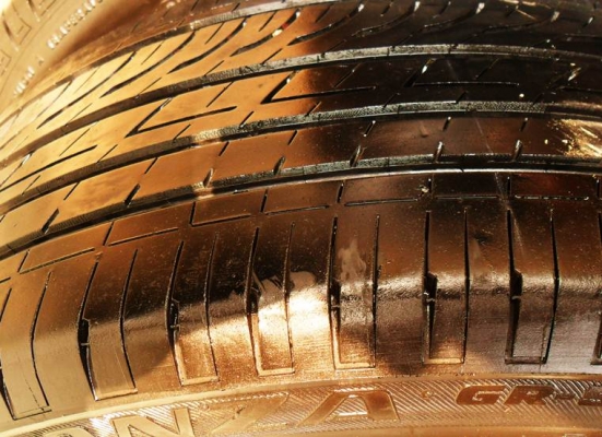 ยางขอบ17 บริดสโตน215-45 R17ลงพื้นปี13(4เส้น3,400บ)ดอกหนามาก80\% ยางขอบ17 บริดสโตน215-45 R17ลงพื้นปี13(4เส้น3,400บ)ดอกหนามาก80\%