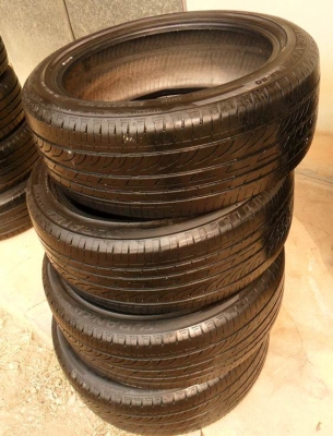 ยางขอบ17 บริดสโตน215-45 R17ลงพื้นปี13(4เส้น3,400บ)ดอกหนามาก80\%