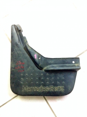 ยางกันโคลนหลังซ้าย Benz E Class ตากลม W210