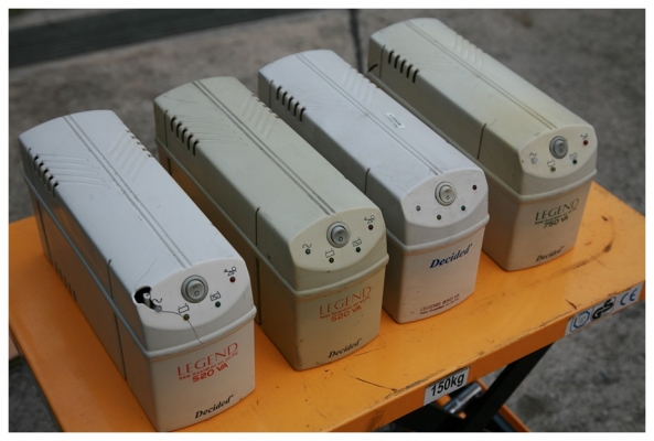 ขายเครื่องสำรองไฟ UPS 4 เครื่อง