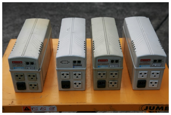ขายเครื่องสำรองไฟ UPS 4 เครื่อง