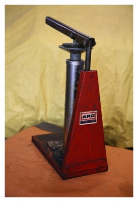 ขายแท่นอัดจารบียี่ห้อ ARO made in USA