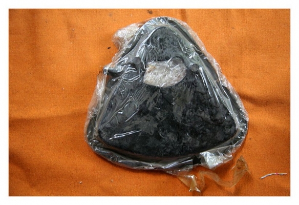 แป้นรองฝากระโปรง Porsche 928 แท้สภาพกริ๊บ