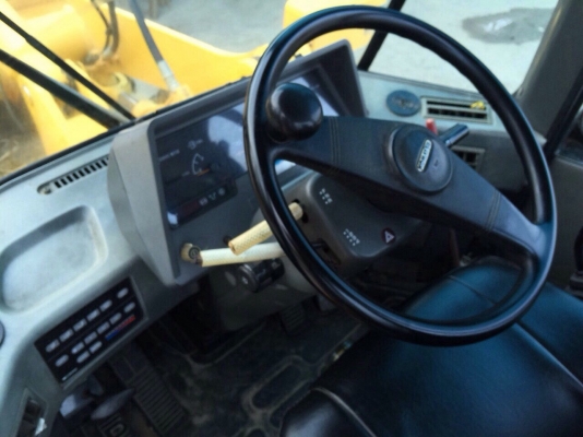 ขายรถตักล้อยาง KOMATSU WA100-3 แอร์พร้อม สวยเดิม สนใจโทร 081-970-1072
