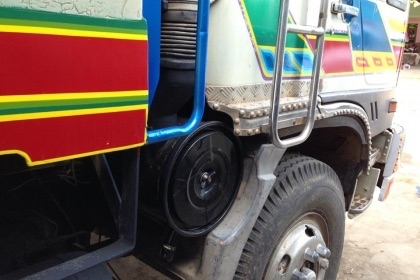 HINO FM 3M 320 HP PO9 สิบล้อดั๊มพ์ 2 เพลา กระบะดั๊มพ์คอกมิเนียม 12 ตันของอู่ ส.สุชัย สุพรรณบุรี เครื่องยนต์ 320 แน่นดีแรงดีมากครับ มีระบบลากพ่วงติดตั้งครบพร้อมใช้งาน ภายในเก๋งสวยใสอุปกรณ์ภายในครบครัน แอร์ พ.เพาเวอร์ ระบบเบรคทริ๊ปฟี้ เอกสารทะเบียนครบพรัอม