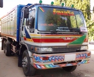 HINO FM 3M 320 HP PO9 สิบล้อดั๊มพ์ 2 เพลา กระบะดั๊มพ์คอกมิเนียม 12 ตันของอู่ ส.สุชัย สุพรรณบุรี เครื่องยนต์ 320 แน่นดีแรงดีมากครับ มีระบบลากพ่วงติดตั้งครบพร้อมใช้งาน ภายในเก๋งสวยใสอุปกรณ์ภายในครบครัน แอร์ พ.เพาเวอร์ ระบบเบรคทริ๊ปฟี้ เอกสารทะเบียนครบพรัอม