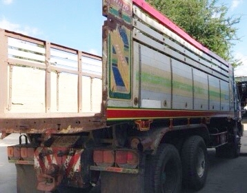 HINO FM 3M 320 HP PO9 สิบล้อดั๊มพ์ 2 เพลา กระบะดั๊มพ์คอกมิเนียม 12 ตันของอู่ ส.สุชัย สุพรรณบุรี เครื่องยนต์ 320 แน่นดีแรงดีมากครับ มีระบบลากพ่วงติดตั้งครบพร้อมใช้งาน ภายในเก๋งสวยใสอุปกรณ์ภายในครบครัน แอร์ พ.เพาเวอร์ ระบบเบรคทริ๊ปฟี้ เอกสารทะเบียนครบพรัอม