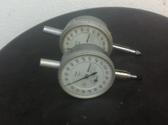 ไดอัลเกจ ( dial gauge) ยี่ห้อ Mitutoyo ความละเอียด 0.001 มม.(ละเอียดมาก) ไดอัลเกจ ( dial gauge) ยี่ห้อ Mitutoyo ความละเอียด 0.001 มม.(ละเอียดมาก)