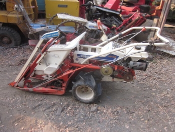 ขาย- รถเกี่ยวข้าวเดินตามแบบ มัด วางราย 2 แถว KUBOTA: HFS2 มือสองญี่ปุ่น พร้อมใช้ครับ