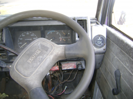 หัวแชสชี  115   มี 2 ค้ัน ( รถประมูลการบิน )  ราคา  315,000 บาท