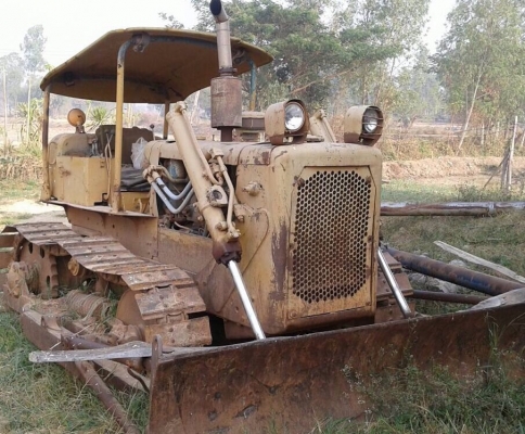 CATERPILLA D4 รถแทรกเตอร์ตีบตะขาบ เครื่องเดิมปั๊มเดิมทำงานได้ปกติครับ ช่วงล่างเดิมๆ เอกสารสัญญาซื้อขาย ราคาต่อรองได้ครับ