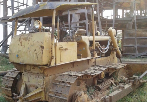 CATERPILLA D4 รถแทรกเตอร์ตีบตะขาบ เครื่องเดิมปั๊มเดิมทำงานได้ปกติครับ ช่วงล่างเดิมๆ เอกสารสัญญาซื้อขาย ราคาต่อรองได้ครับ