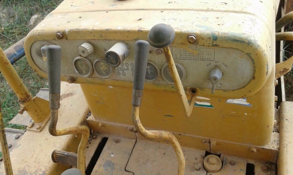 CATERPILLA D4 รถแทรกเตอร์ตีบตะขาบ เครื่องเดิมปั๊มเดิมทำงานได้ปกติครับ ช่วงล่างเดิมๆ เอกสารสัญญาซื้อขาย ราคาต่อรองได้ครับ