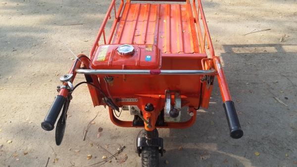 รถบรรทุกการเกษตรและก่อสร้าง  รหัส j -  25