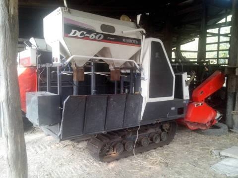 DC60-Plus+เทเลอร์ **ราคา320,000 บ.ต่อรอง** ขาย รถเกี่ยวข้าวแบบรองกระสอบ พร้อมเทเลอร์ขนย้าย KUBOTA DC60-Plus ปี2553 เครื่องเดิม เกียร์เดิม เครื่องยนต์ KUBOTA -60แรง แน่นดี แรงดี เกียร์ดี ปั้มแน่น ใช้งาน2,1xx ชั่วโมง ปากเกี่ยวไม่ผุ ช่วงล่าง70-80\% แน่นดี คล่ DC60-Plus+เทเลอร์ **ราคา320,000 บ.ต่อรอง** ขาย รถเกี่ยวข้าวแบบรองกระสอบ พร้อมเทเลอร์ขนย้าย KUBOTA DC60-Plus ปี2553 เครื่องเดิม เกียร์เดิม เครื่องยนต์ KUBOTA -60แรง แน่นดี แรงดี เกียร์ดี ปั้มแน่น ใช้งาน2,1xx ชั่วโมง ปากเกี่ยวไม่ผุ ช่วงล่าง70-80\% แน่นดี คล่