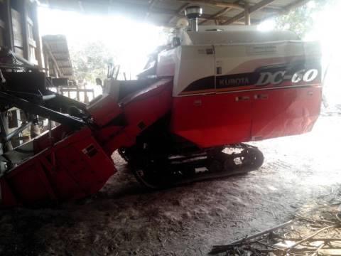 DC60-Plus+เทเลอร์ **ราคา320,000 บ.ต่อรอง** ขาย รถเกี่ยวข้าวแบบรองกระสอบ พร้อมเทเลอร์ขนย้าย KUBOTA DC60-Plus ปี2553 เครื่องเดิม เกียร์เดิม เครื่องยนต์ KUBOTA -60แรง แน่นดี แรงดี เกียร์ดี ปั้มแน่น ใช้งาน2,1xx ชั่วโมง ปากเกี่ยวไม่ผุ ช่วงล่าง70-80\% แน่นดี คล่ DC60-Plus+เทเลอร์ **ราคา320,000 บ.ต่อรอง** ขาย รถเกี่ยวข้าวแบบรองกระสอบ พร้อมเทเลอร์ขนย้าย KUBOTA DC60-Plus ปี2553 เครื่องเดิม เกียร์เดิม เครื่องยนต์ KUBOTA -60แรง แน่นดี แรงดี เกียร์ดี ปั้มแน่น ใช้งาน2,1xx ชั่วโมง ปากเกี่ยวไม่ผุ ช่วงล่าง70-80\% แน่นดี คล่