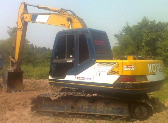 KOBELCO MARK III SK 120 รถบอดี้สวย เครื่องเดิมปั๊มเดิมๆแรงดีทำงานไม่โหลด ภายในเก๋งสะอาดอุปกรณ์ภายในอยู่ครบ ไฟฟ้าตัด ภายนอกบูมอาร์มสวย เอวแน่นดี ช่วงล่างโซ่บูทใบแทรกหนาประมาณ 60\% เฟลมสวยไม่ผุ พร้อมทำงานได้เลย เอกสารสัญญาซื้อขาย ราคาต่อรองได้ครับ