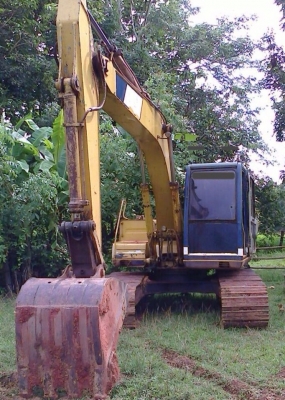 KOBELCO MARK III SK 120 รถบอดี้สวย เครื่องเดิมปั๊มเดิมๆแรงดีทำงานไม่โหลด ภายในเก๋งสะอาดอุปกรณ์ภายในอยู่ครบ ไฟฟ้าตัด ภายนอกบูมอาร์มสวย เอวแน่นดี ช่วงล่างโซ่บูทใบแทรกหนาประมาณ 60\% เฟลมสวยไม่ผุ พร้อมทำงานได้เลย เอกสารสัญญาซื้อขาย ราคาต่อรองได้ครับ