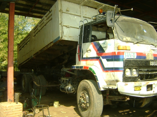 JOMBO  2เพลา  ดั้ม (  รถกำลังทำสีครับ ) ทะเบียนเต็ม ราคา  650,000 บาท