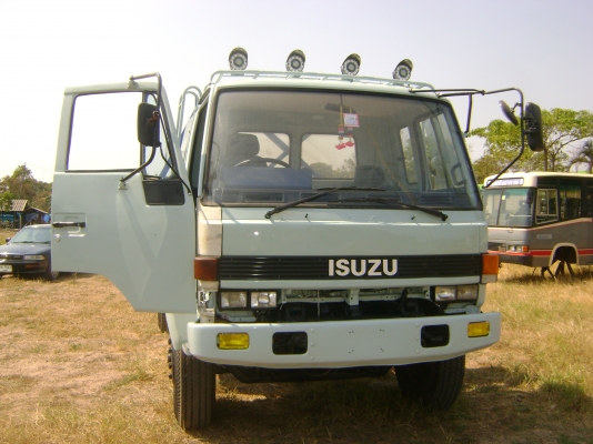 (หัวแชสชี  ) อีชูชุ  เครื่อง 195  แรง  รถตามภาพ  ราคา 430,000 บาท