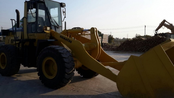 ขายรถตัก Komutsu WA 320-3 เก่านอก ขายรถตัก Komutsu WA 320-3 เก่านอก