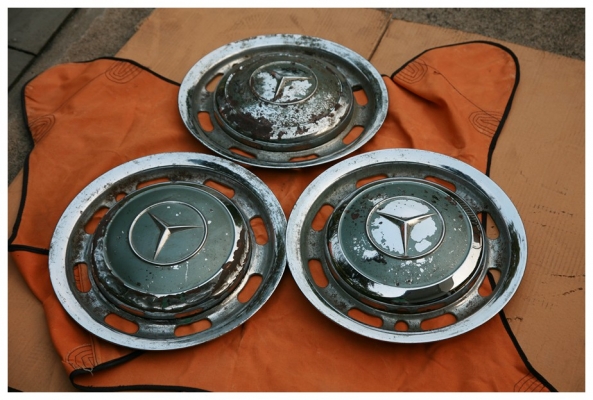 ฝาครอบกะทะล้อ Benz 13 นิ้ว ของBenz 190 SL และ Ponton