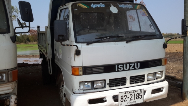 ขายรถบรรทุกหกล้อ NKR  เครื่อง 100 แรง รถอยู่ กาฬสินธุ์