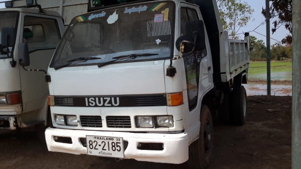 ขายรถบรรทุกหกล้อ NKR  เครื่อง 100 แรง รถอยู่ กาฬสินธุ์
