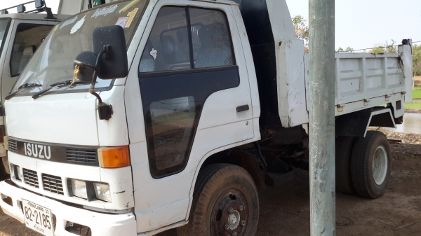 ขายรถบรรทุกหกล้อ NKR  เครื่อง 100 แรง รถอยู่ กาฬสินธุ์