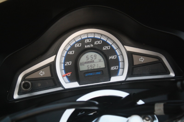 __PCX 150 รถ 5 เดือน วิ่ง 5,900โล สีเทา ฿ 68,000__