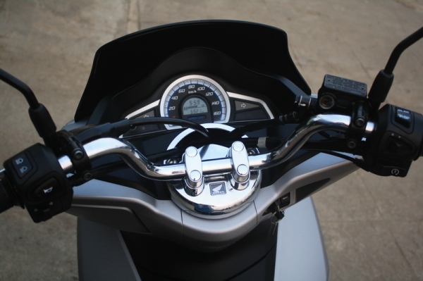 __PCX 150 รถ 5 เดือน วิ่ง 5,900โล สีเทา ฿ 68,000__