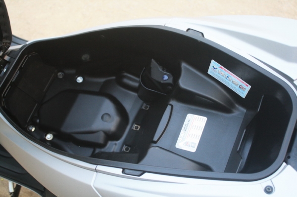 __PCX 150 รถ 5 เดือน วิ่ง 5,900โล สีเทา ฿ 68,000__