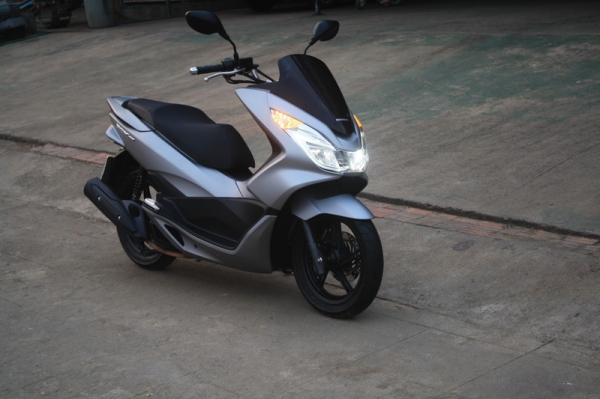 __PCX 150 รถ 5 เดือน วิ่ง 5,900โล สีเทา ฿ 68,000__