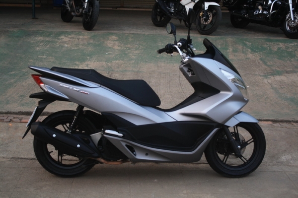 __PCX 150 รถ 5 เดือน วิ่ง 5,900โล สีเทา ฿ 68,000__