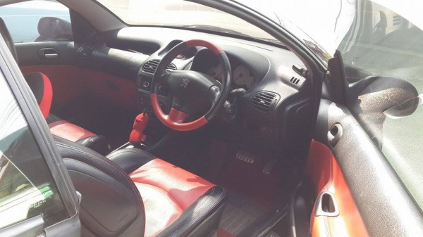ขายรถ peugeot 206ccสีดำ (หลังคาแข็ง เปิดประทุนไฟฟ้า) เจ้าของรถขายเอง ++++++++ ขายรถ peugeot 206ccสีดำ (หลังคาแข็ง เปิดประทุนไฟฟ้า) เจ้าของรถขายเอง ++++++++
