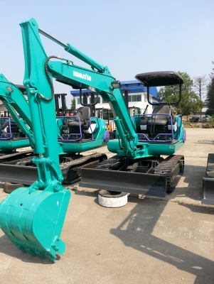 ขายรถเล็ก PC40-7 สนใจติดต่อ081-3194528