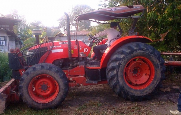 รถไถ2เพลา M9540-90HP **ราคา 790,000 บ.ต่อรอง**ขาย KUBOTA -90HP 4WD รถไถ2เพลา รุ่นใหญ่ KUBOTA M9540 4WD ใช้งาน2,2xx ชั่วโมง เครื่องเดิม เกียร์เดิม ท้ายเดิม เครื่องดี แน่น แรงดี เกียร์ดีไม่หอน ช่วงล่างแน่น ท้ายดี แน่นดี ไฮดรอลิกส์ดี ไม่แตกไม่รั่ว ทำงานดี คล รถไถ2เพลา M9540-90HP **ราคา 790,000 บ.ต่อรอง**ขาย KUBOTA -90HP 4WD รถไถ2เพลา รุ่นใหญ่ KUBOTA M9540 4WD ใช้งาน2,2xx ชั่วโมง เครื่องเดิม เกียร์เดิม ท้ายเดิม เครื่องดี แน่น แรงดี เกียร์ดีไม่หอน ช่วงล่างแน่น ท้ายดี แน่นดี ไฮดรอลิกส์ดี ไม่แตกไม่รั่ว ทำงานดี คล