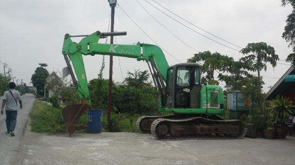 ขายรถแบคโฮ KOBELCO  SK130UR  รถเก่านอก ยังไม่เคยใช้งานในไทย  เครื่องดี ปั้มแรง  ทำงานไว แทรคสวยเต็ม  ไฟฟ้าครบ แอร์เย็นใช้งานได้ค่ะ  มีเอกสารแจ้งจำหน่วย  พร้อมทำเล่มได้เลยค่ะ  ราคาถูกมากค่ะ