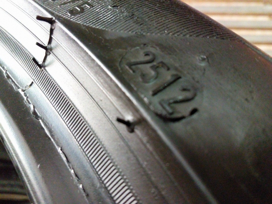 ขาย ยางพิเรลลี่ 255/35/19 ปี11-12 ไม่มีปะ