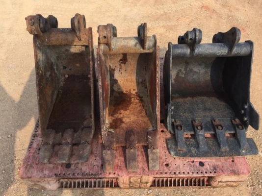 ขายบุ้งกี๋ ใช้กับ รถขุด KOMATSU PC30 นำเข้าจากญี่ปุ่น ติดต่อ 081-2990958/089-8368497 (เจ้าของขายเอง)ขายบุ้งกี๋ ใช้กับ รถขุด KOMATSU PC60 นำเข้าจากญี่ปุ่น ติดต่อ 081-2990958/089-8368497 (เจ้าของขายเอง)